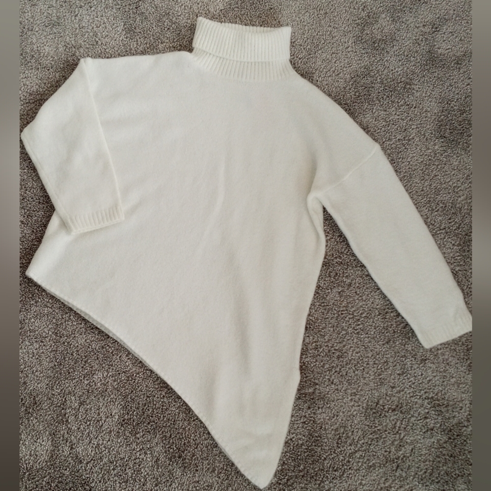 LONG SLEEVES TURTLENECK ASYMMETRIC SWEATER SIZE LARGE (L)